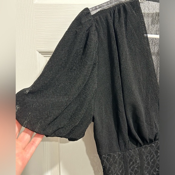 NWT Lulus Short Sleeve Bodysuit, Size L - Picture 3 of 10